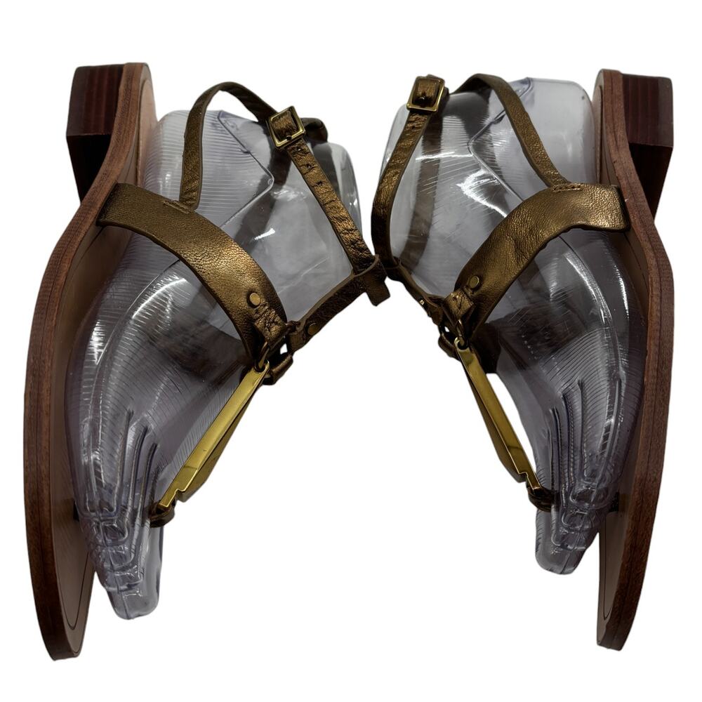 Pour La Victoire Gold Acadia Leather Stacked Heel Sandals - Picture 4 of 9